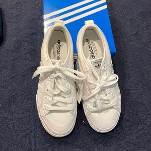 Adidas nizza platform white new sneakers comes with black laces too